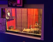 Window_to_middle_room